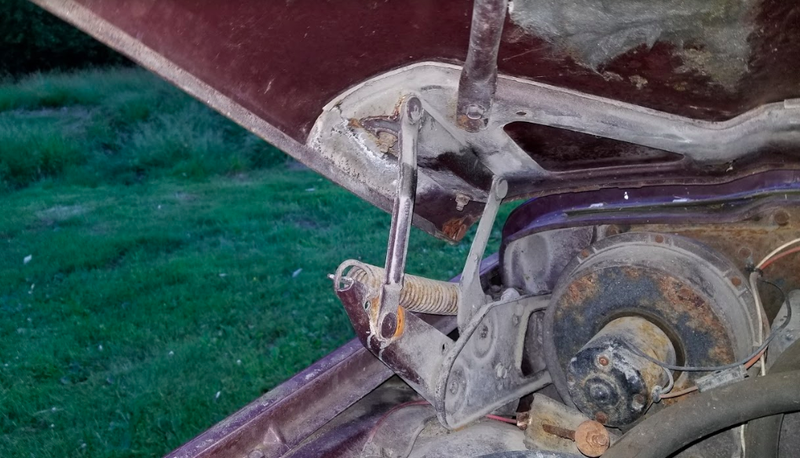 Illustration for article titled Why The Datsun 510's Hood Prop Rod Was Perfect